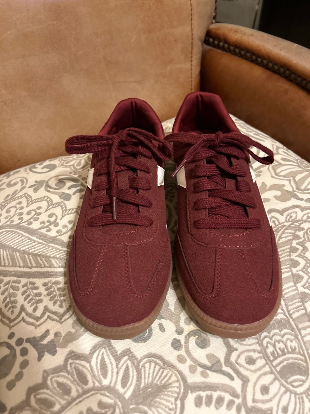 No Boundaries Burgundy White Retro Sneakers 9 Lace Up